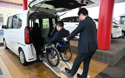 福祉車両の展示・試乗車を配備